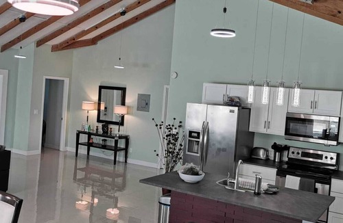 Conch Bar Villa | Relax and unwind in this quiet charming beachside village