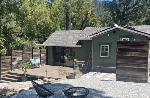 Felton House | 🌲 Remodeled romantic 1 bedroomCottage with Large Deck & Soaking Tub – Peaceful 💖