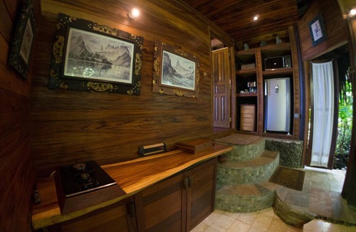 Nunue House | Rohotu Fare