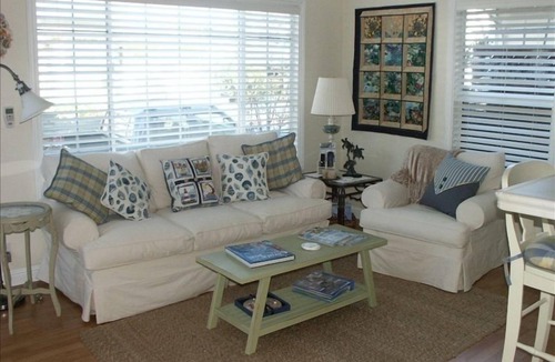 Seabright Cottage | Romantic Cottage at Seabright Beach - Steps to the Sand