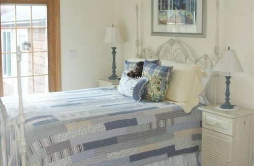 Seabright Cottage | Romantic Cottage at Seabright Beach - Steps to the Sand