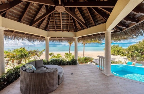 Long Bay House | Romantic Getaway, LOWEST DENSITY on the Island, STAND ALONE BUNGALOWS!