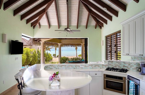 Long Bay House | Romantic Getaway, LOWEST DENSITY on the Island, STAND ALONE BUNGALOWS!
