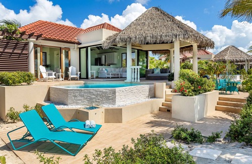 Long Bay House | Romantic Getaway, LOWEST DENSITY on the Island, STAND ALONE BUNGALOWS!