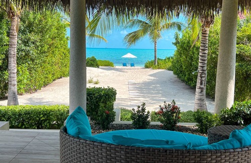 Long Bay House | Romantic Getaway, LOWEST DENSITY on the Island, STAND ALONE BUNGALOWS!