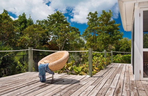 Leeward Settlement House | Romantic Getway Steps from the Beach
