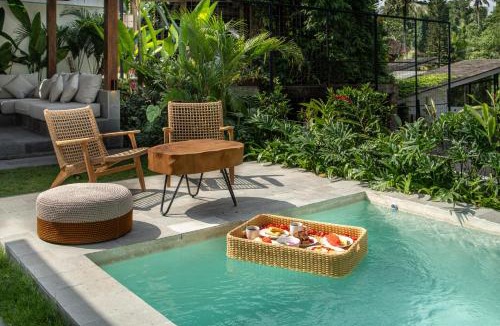 Kutuh Kaja Villa | Romantic Verona Villa Poolside Comfort - Modern Luxury