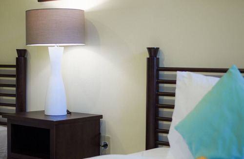Penestanan House | Rumah Ganesha-Twin bedroom with tropical serenity in the ubud center