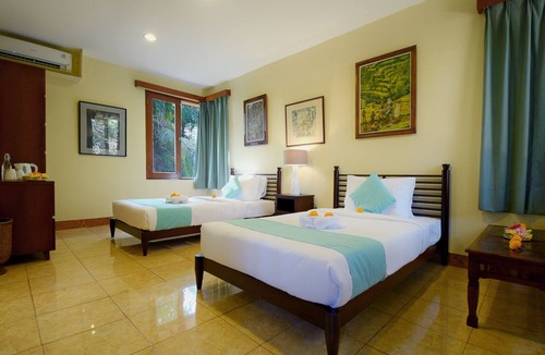 Penestanan House | Rumah Ganesha-Twin bedroom with tropical serenity in the ubud center