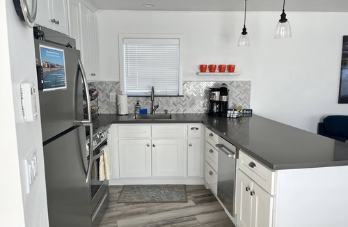 Seabright Apartment | Rustic Modern 1BR in Sunny Seabright