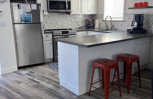 Seabright Apartment | Rustic Modern 1BR in Sunny Seabright