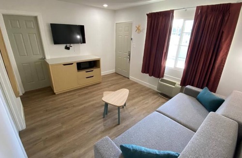 Beach Hill - Beach Flats Hotel | Salt Air Lodge