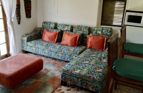 Balfour Town Cottage | Salt Cay, 3 bed 2 bath, Modernized Salt Raker Home close to the sea