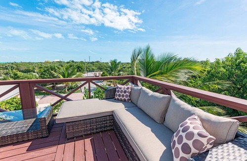 Long Bay Hills Villa | Sea La Vie - Beachside 2 Bedrooms Unit #4, with ocean views