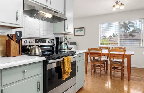 Seabright House | Seabright Breeze~ Dog-Friendly Coastal Retreat!