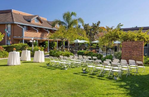 Aptos Hotel | Seacliff Inn Aptos, Tapestry Collection by Hilton