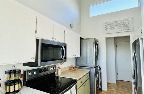 Aptos House | Seacliff Mid Century Cottage 3 Min to Beach: Ocean Views, Deck and Hot Tub