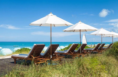 Grace Bay Hotel | Seaside Relaxation with Pool, Gourmet Dining, and Unbeatable Ocean Views