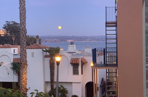 Capitola Condo | Seaview Condo - 150 Steps to the Beach and Pier