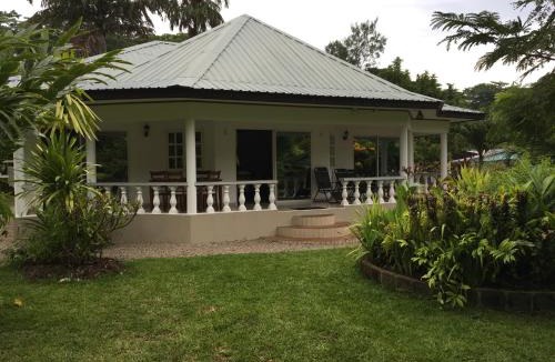 Praslin Island House | Skyblue Guesthouse - Self Catering