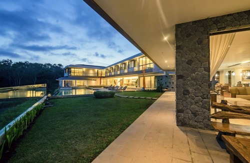 Pecatu Villa | Spacious 12BR Hilltop Villa locate in Uluwatu - Karaoke room available!
