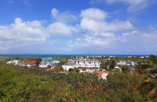 The Bight Apartment | Spectacular Grace Bay View studio - Short Walk to Beach, Restaurant and Bars