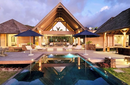 Uturoa Villa | Spectacular seafront property with swimming pool and private pontoon.