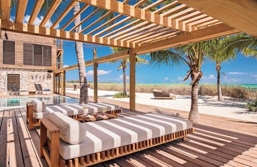 Providenciales Villa | Spectacular spacious 8 bedroom family villa