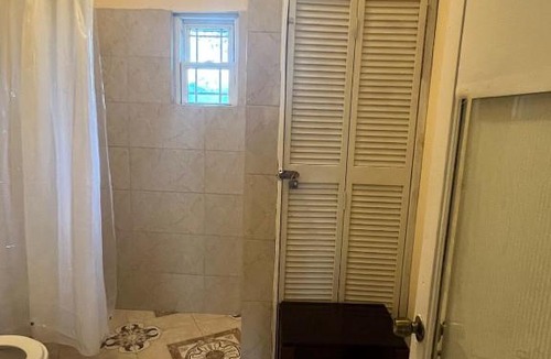 Venetian Road Settlement Apartment | Steps Away from Adventure -2bedroom & 1 Bath