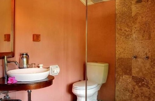 Batunya Hotel | Strawberry Hill Hotel & Restaurant