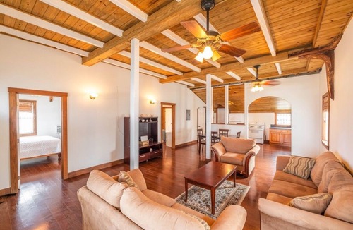 Cockburn Town House | Stunning Oceanview House with beautiful sunsets! 5 mins to the beach