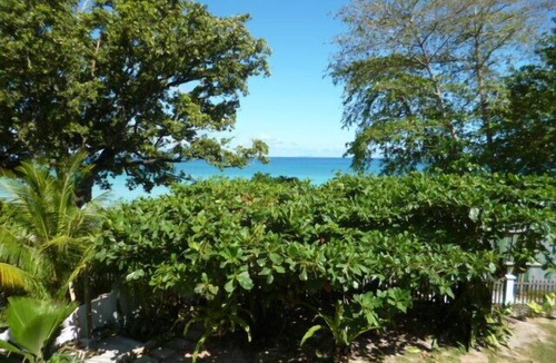 Beau Vallon Villa | Stunning beachfront gem