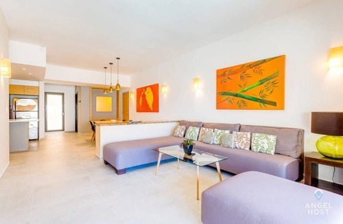 Downtown Apartment | Stunning Rooftop Pool, Ocean Views, Steps to Sand