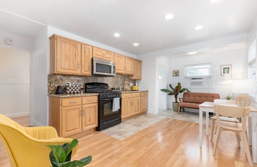 Seabright Cottage | Stunning Seabright Cottage: Walk to the Beach & Boardwalk