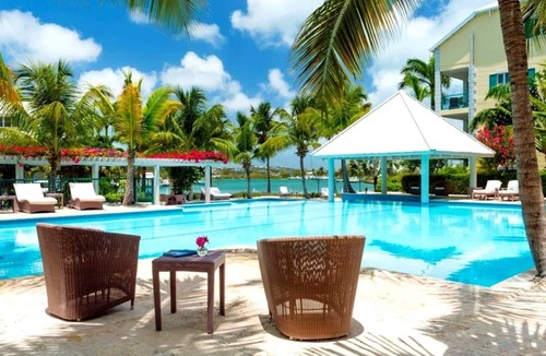 The Bight Apartment | Stunning Yacht Club, Short Walk to Beach W/Pool!