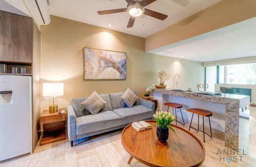 Centro Condo | Stylish Stay | Gym | Pools | Close to Beach & 5th