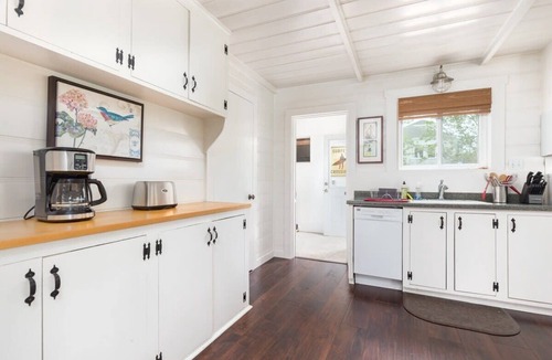 Eastside Santa Cruz House | Sunny Cove Cottage- Dog Friendly