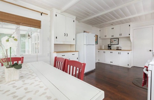 Eastside Santa Cruz House | Sunny Cove Cottage- Dog Friendly