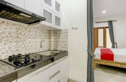 Renon Hotel | Super OYO 90232 March 67 Stay