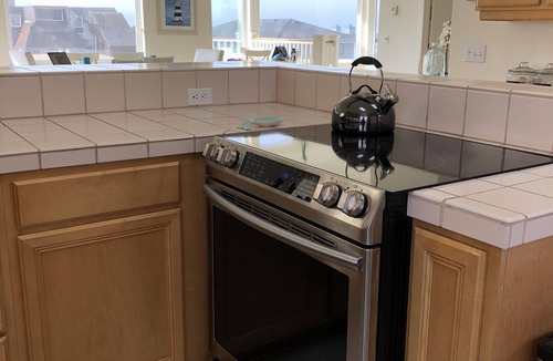 Watsonville House | Sweeping ocean views! Perfect for families, steps to sand, ping pong, Pickleball