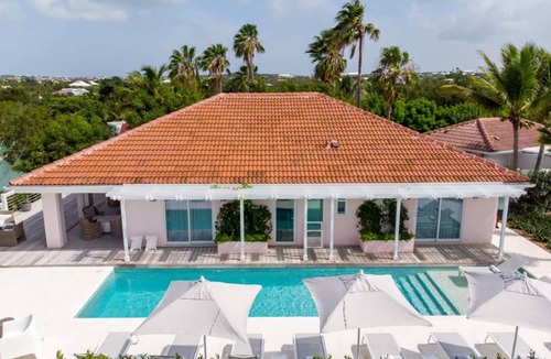 Discovery Bay Villa | Villa ∙ 5 bedrooms ∙ 8 guests