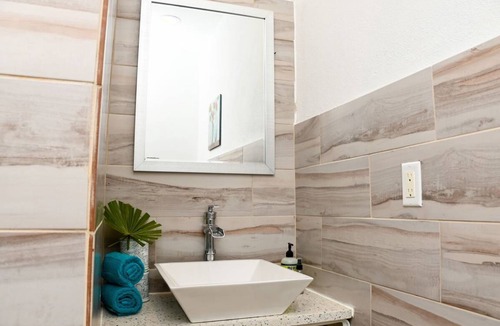 Discovery Bay Resort | Private room ∙ 2 guests