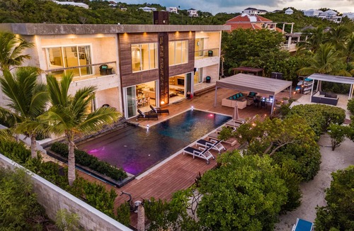 Cooper Jack Bay Settlement Villa | Stunning Beach Front Villa with Full Staff