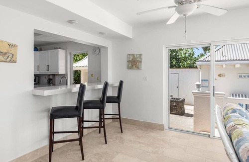 Ocean Point House | TC Villas -Coccoloba -Beachfront w. Pool, Kayaks & Direct Taylor Bay Access