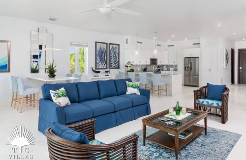 Providenciales House | TC Villas -Sandpebble -Family Beachfront with Pool & Snorkeling at Smith’s Reef
