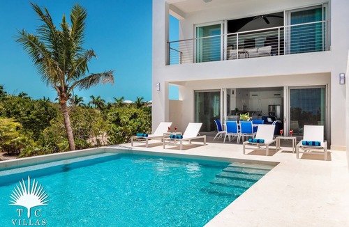 Providenciales House | TC Villas -Sandpebble -Family Beachfront with Pool & Snorkeling at Smith’s Reef
