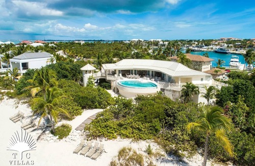 Providenciales House | TC Villas -Turtle Beach -Snorkeling, Kayaks & Family Entertainment