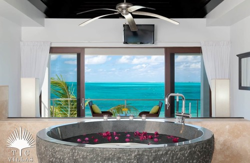 Providenciales House | TC Villas -Water Edge -Romantic Beachfront Retreat