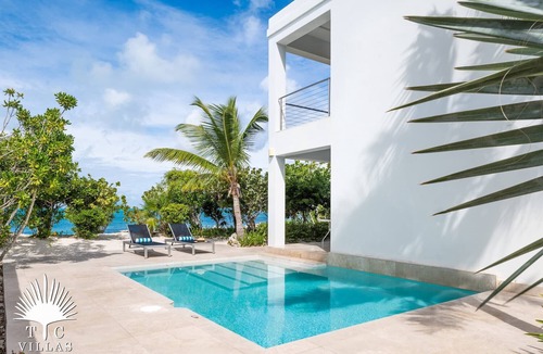 Providenciales House | TC Villas -Water Edge -Romantic Beachfront Retreat