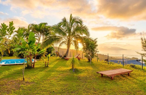 Faaa Villa | The authentic Tiare Villa of Mamaia in Papeete wPool